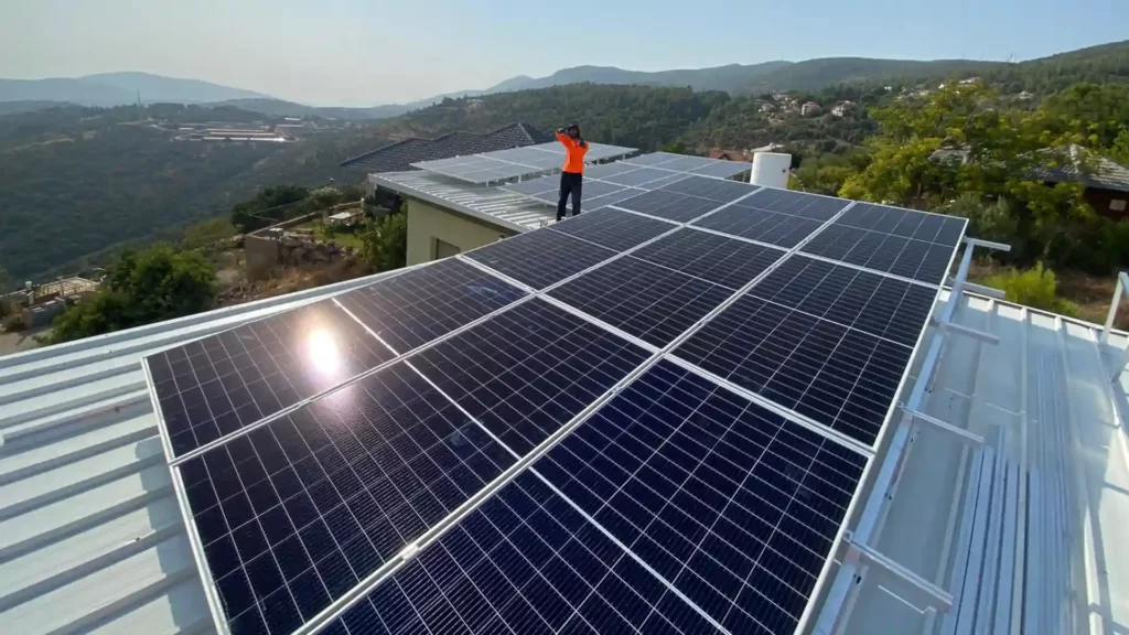 פאנלים סולאריים המומחה לבנייה