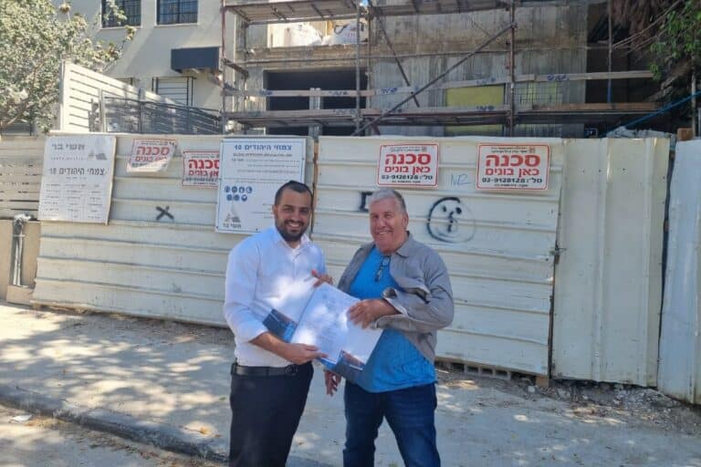 הוצעת טופס 4 עם טופס פור יו